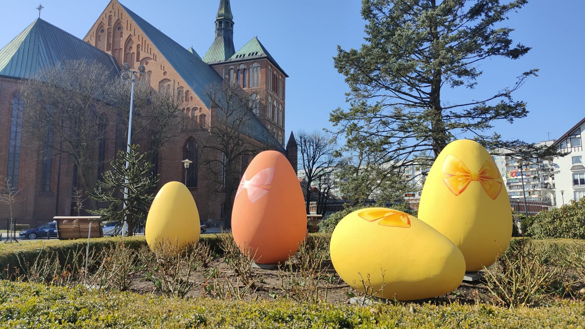 Ruszył montaż wielkanocnych ozdób